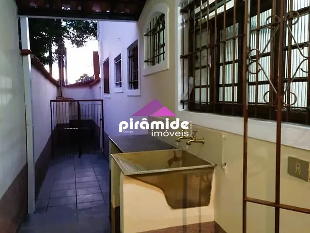 Casa com 175m² 3 quartos e 2 banheiros, à venda, no bairro Vila Ester em São José dos Campos
