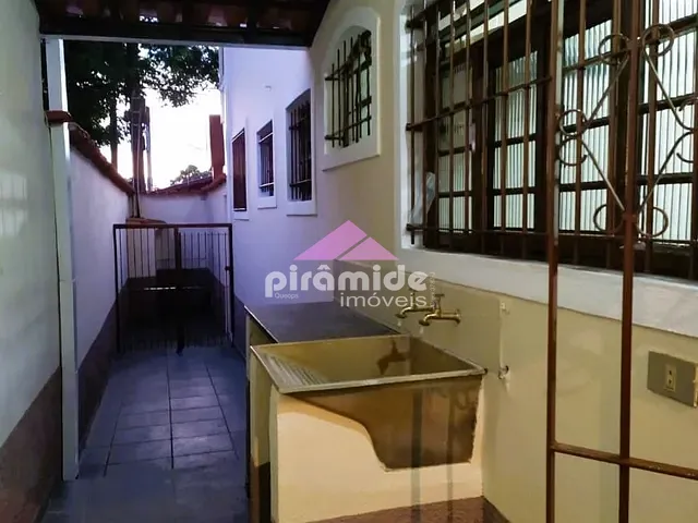 Casa com 175m² 3 quartos e 2 banheiros, à venda, no bairro Vila Ester em São José dos Campos