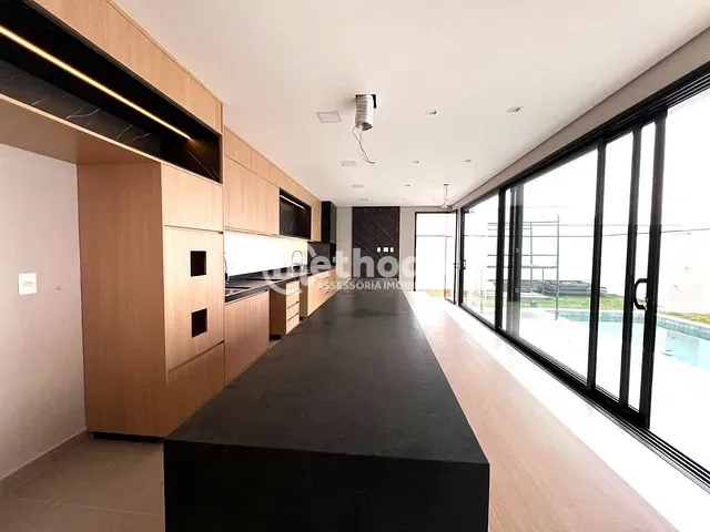 Casa com 420m² 5 quartos e 7 banheiros, à venda, no bairro Mont Blanc Résidence em Campinas