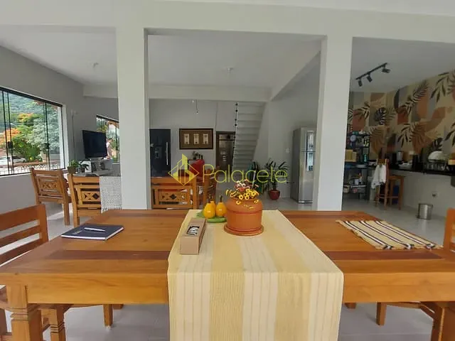 Casa com 250m² 4 quartos e 3 banheiros, à venda, no bairro Horto em Ubatuba