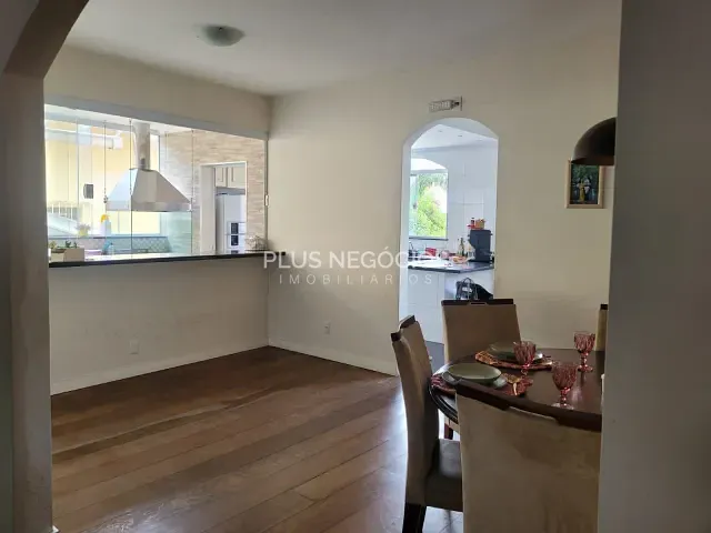Casa com 450m² 3 quartos e 5 banheiros, à venda, no bairro Vila Trujillo em Sorocaba