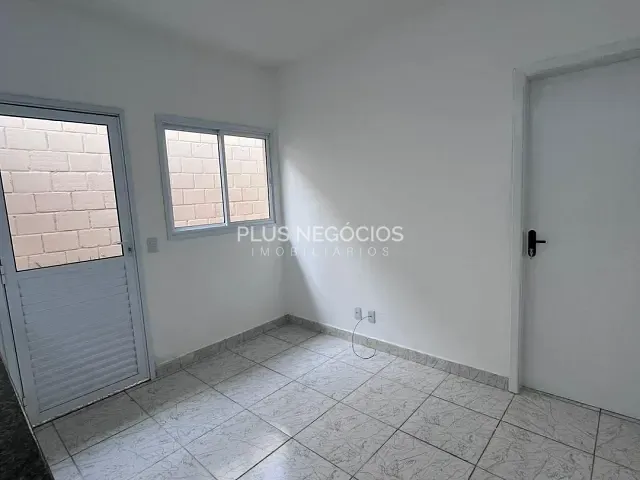 Casa com 100m² 2 quartos e 1 banheiro, à venda, no bairro Jardim Santa Esmeralda em Sorocaba