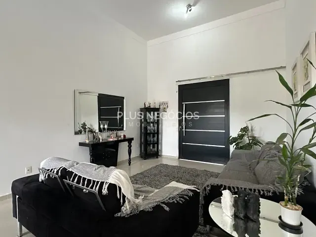 Casa com 1000m² 3 quartos e 3 banheiros, à venda ou para alugar, no bairro lago azul em Araçoiaba da Serra