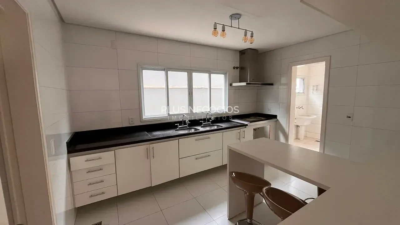 Casa, 3 quartos, 280 m² - Foto 30