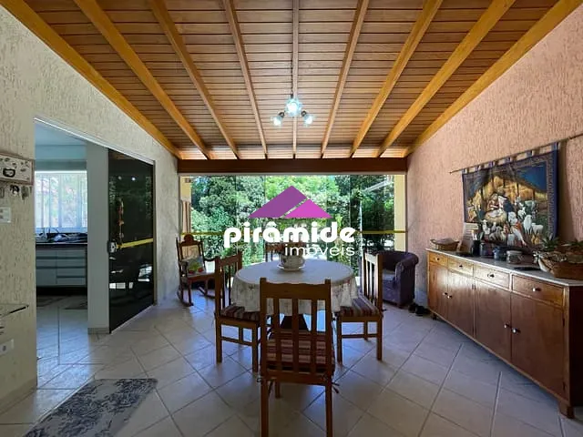 Casa com 2190m² 4 quartos e 4 banheiros, à venda, no bairro Vila Pantaleão em Caçapava