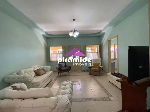 Casa com 2190m² 4 quartos e 4 banheiros, à venda, no bairro Vila Pantaleão em Caçapava
