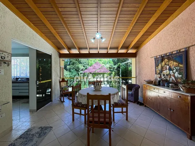 Casa com 2190m² 4 quartos e 4 banheiros, à venda, no bairro Vila Pantaleão em Caçapava