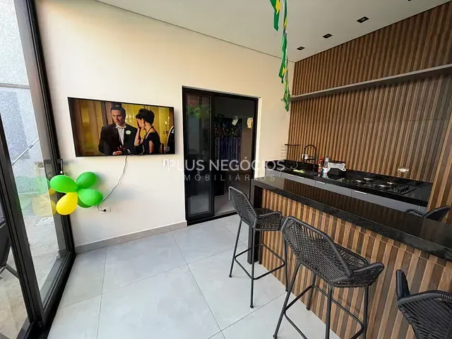 Casa com 200m² 3 quartos e 5 banheiros, à venda, no bairro Wanel Ville em Sorocaba