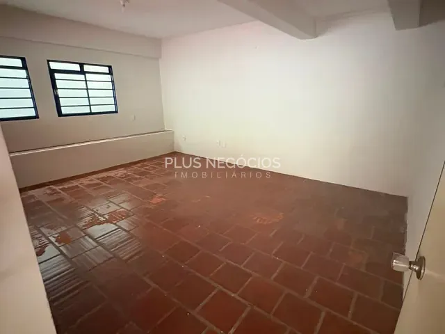 Casa com 300m² 3 quartos e 3 banheiros, para alugar, no bairro Jardim Faculdade em Sorocaba