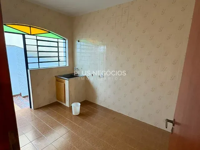 Casa com 300m² 3 quartos e 3 banheiros, para alugar, no bairro Jardim Faculdade em Sorocaba