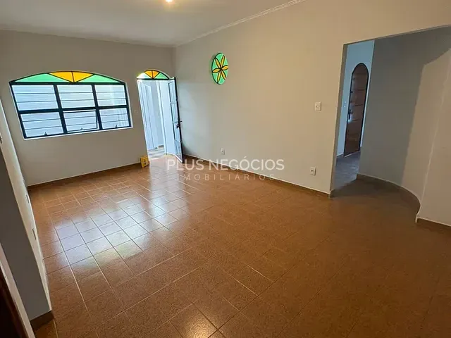 Casa com 300m² 3 quartos e 3 banheiros, para alugar, no bairro Jardim Faculdade em Sorocaba