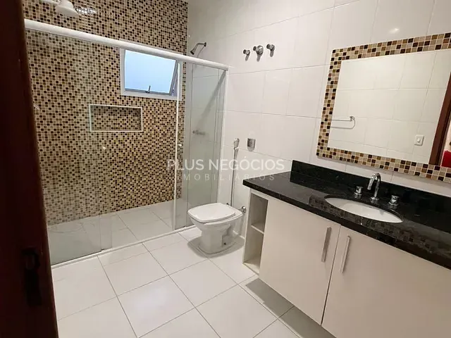 Casa com 250m² 4 quartos e 5 banheiros, à venda ou para alugar, no bairro Chácaras Reunidas São Jorge em Sorocaba