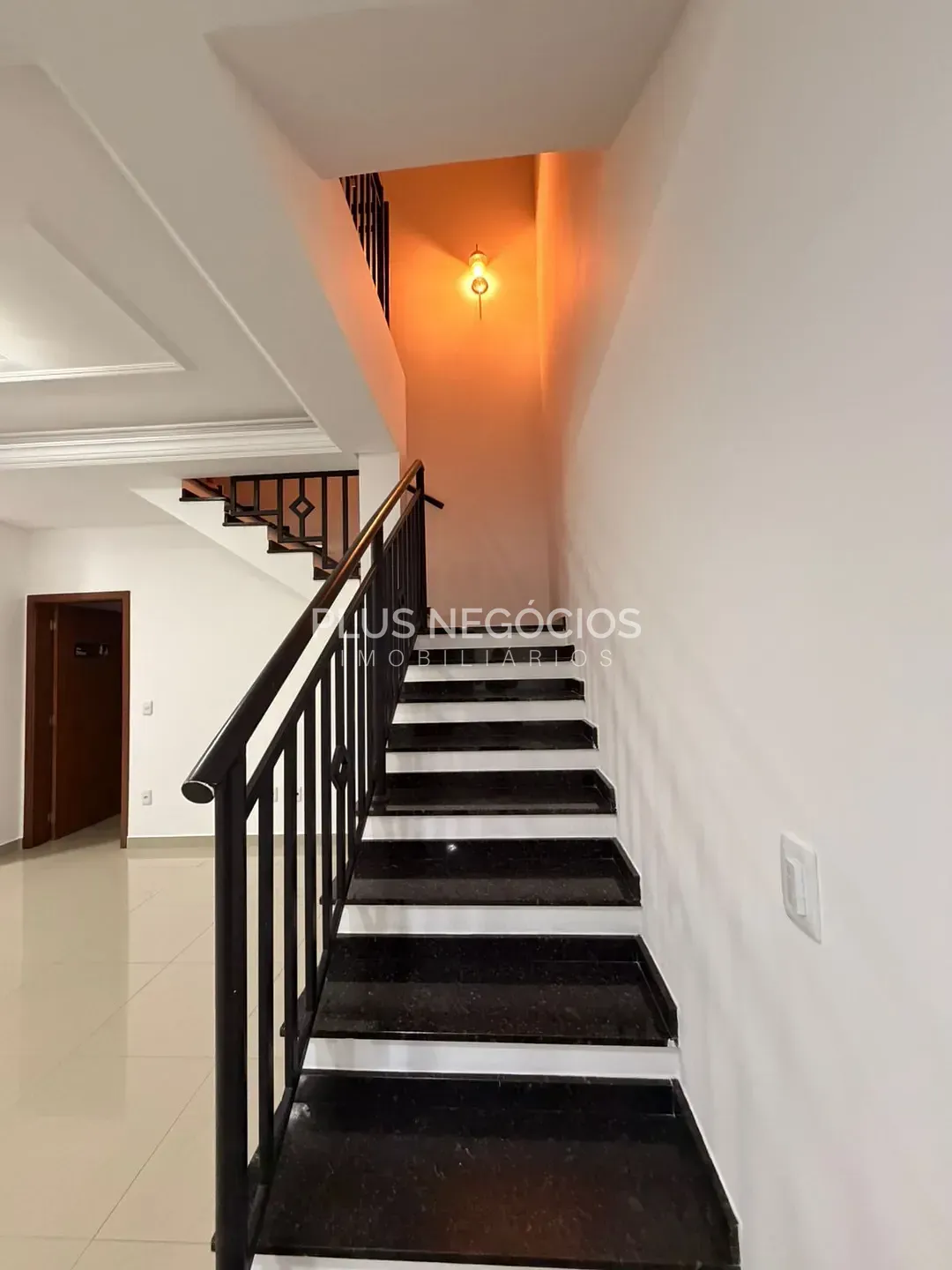 Casa, 4 quartos, 228 m² - Foto 1