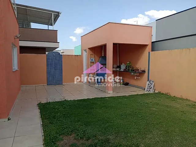 Casa com 300m² 4 quartos e 5 banheiros, à venda, no bairro Condomínio Terras do Vale em Caçapava
