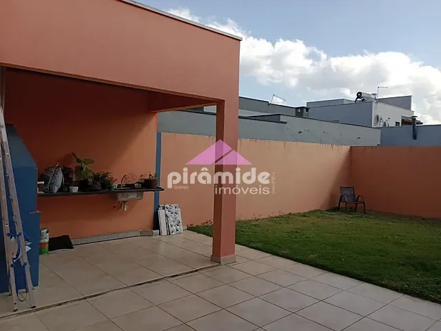 Casa com 300m² 4 quartos e 5 banheiros, à venda, no bairro Condomínio Terras do Vale em Caçapava
