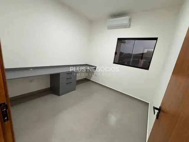 Casa com 200m² 3 quartos e 3 banheiros, à venda, no bairro Vila Carvalho em Sorocaba