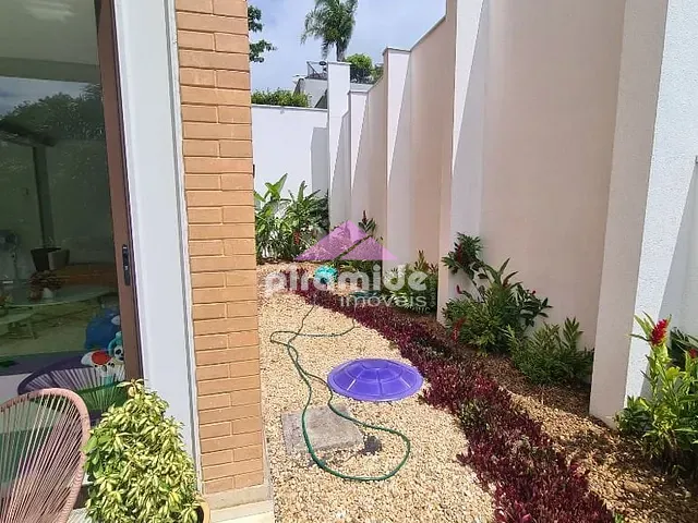 Casa com 820m² 5 quartos e 5 banheiros, à venda, no bairro Urbanova em São José dos Campos