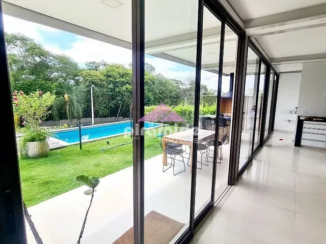 Casa com 820m² 5 quartos e 5 banheiros, à venda, no bairro Urbanova em São José dos Campos