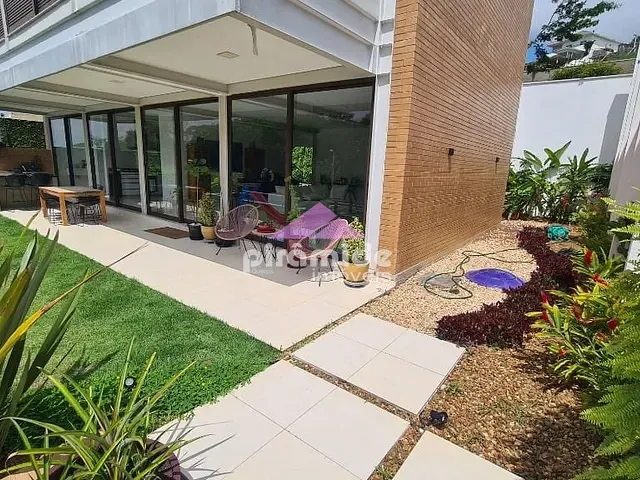 Casa com 820m² 5 quartos e 5 banheiros, à venda, no bairro Urbanova em São José dos Campos