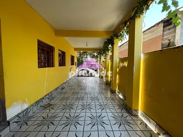 Casa com 555m² 8 quartos e 3 banheiros, à venda, no bairro Vila Santa Helena em São José dos Campos
