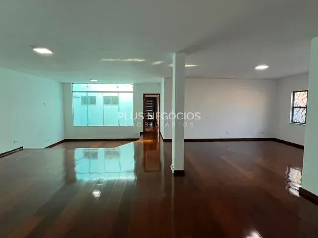 Casa com 360m² 3 quartos e 3 banheiros, à venda ou para alugar, no bairro Parque Campolim em Sorocaba