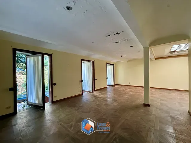 Casa com 600m² 3 quartos e 3 banheiros, à venda, no bairro Chácara Monte Alegre em São Paulo