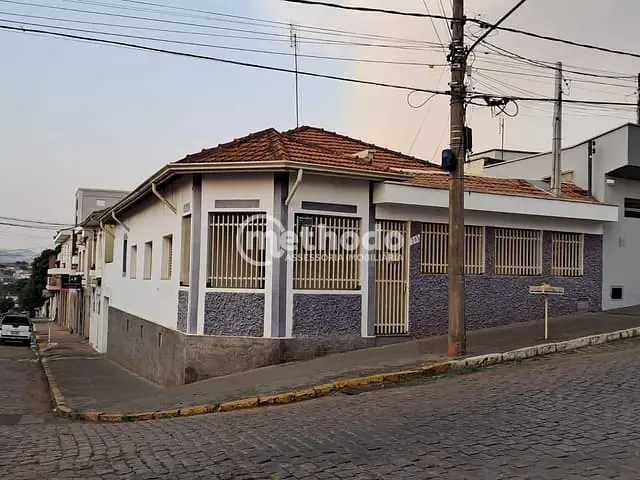 Casa com 205m² 4 quartos e 2 banheiros, à venda, no bairro Centro em São José do Rio Pardo