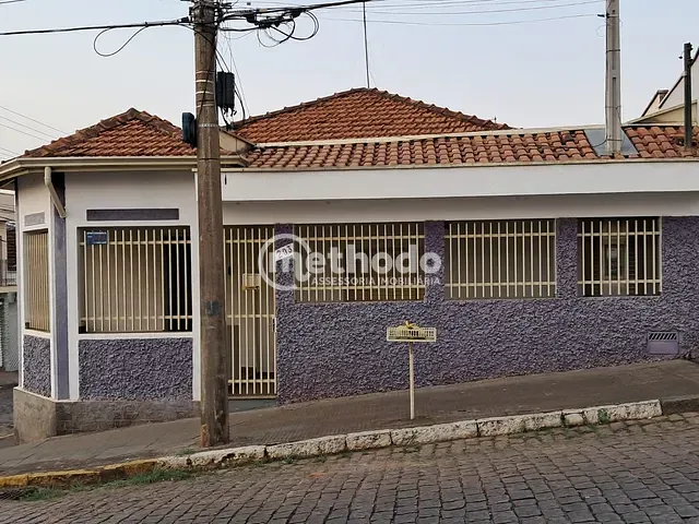 Casa com 205m² 4 quartos e 2 banheiros, à venda, no bairro Centro em São José do Rio Pardo