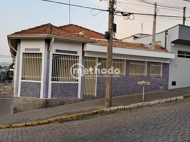 Casa com 205m² 4 quartos e 2 banheiros, à venda, no bairro Centro em São José do Rio Pardo