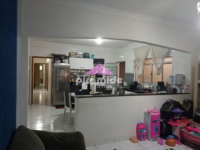 Casa com 180m² 3 quartos e 2 banheiros, à venda, no bairro Jardim Imperial em São José dos Campos