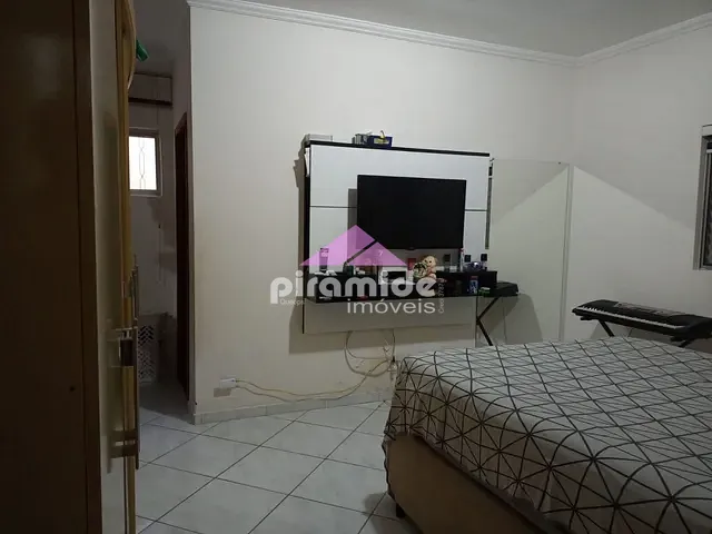 Casa com 180m² 3 quartos e 2 banheiros, à venda, no bairro Jardim Imperial em São José dos Campos