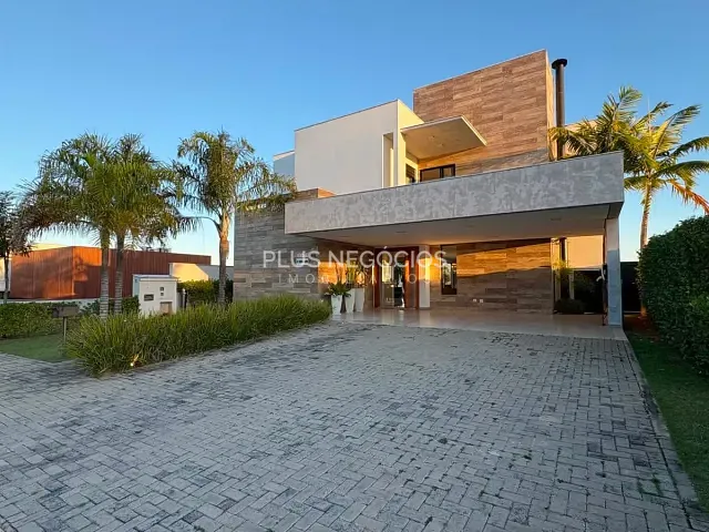 Casa com 525m² 3 quartos e 5 banheiros, à venda, no bairro Parque Santa Márcia em Votorantim