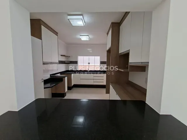 Casa com 175m² 3 quartos e 3 banheiros, à venda, no bairro Chácaras Reunidas São Jorge em Sorocaba