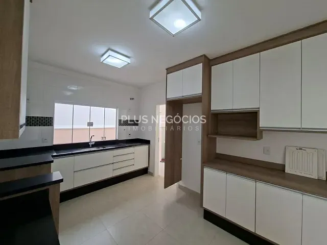 Casa com 175m² 3 quartos e 3 banheiros, à venda, no bairro Chácaras Reunidas São Jorge em Sorocaba