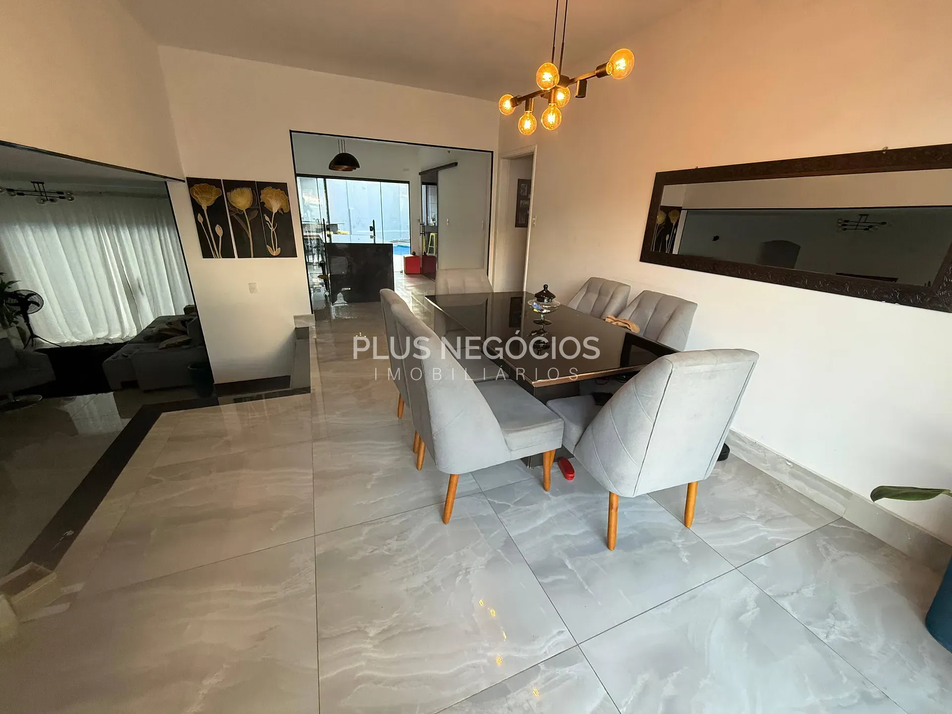 Casa, 4 quartos, 252 m² - Foto 2