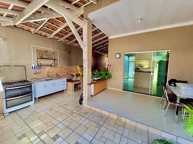 Casa com 150m² 3 quartos e 4 banheiros, à venda, no bairro Jardim Santa Cecília em Pindamonhangaba