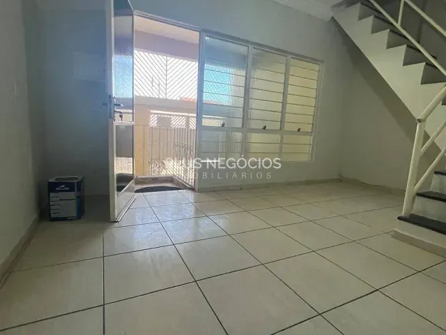 Sobrado 3 quartos e 3 banheiros, à venda, no bairro Vila Santana em Sorocaba