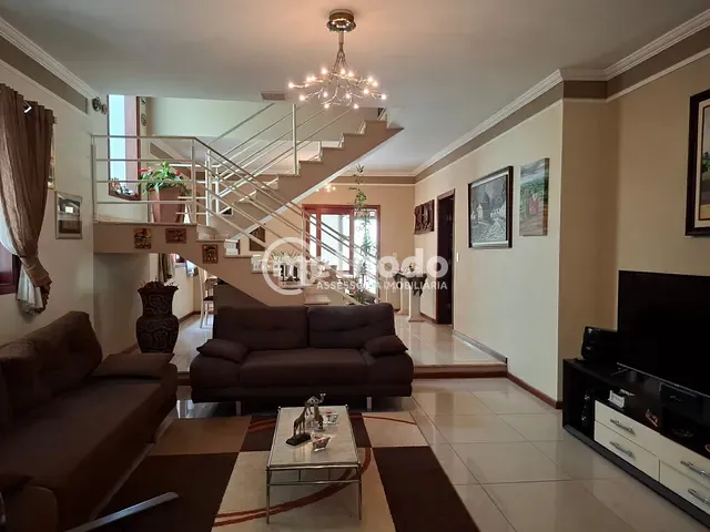 Casa com 330m² 3 quartos e 5 banheiros, à venda, no bairro Chácaras Alpina em Valinhos