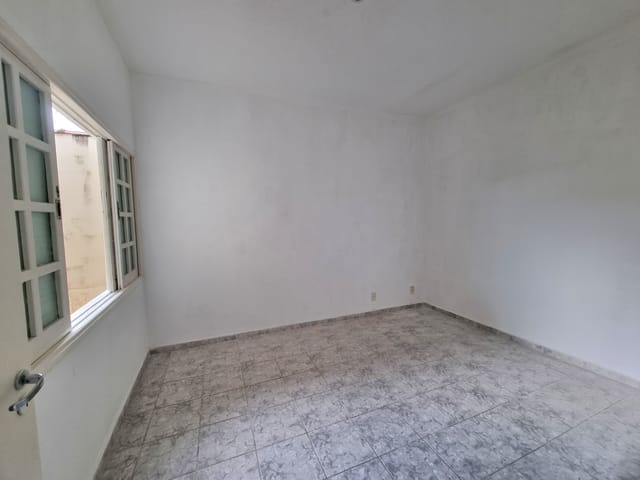 Casa com 218m² 4 quartos e 2 banheiros, à venda, no bairro Chácara Galega em Pindamonhangaba