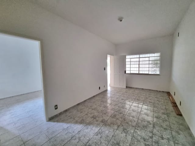 Casa com 218m² 4 quartos e 2 banheiros, à venda, no bairro Chácara Galega em Pindamonhangaba