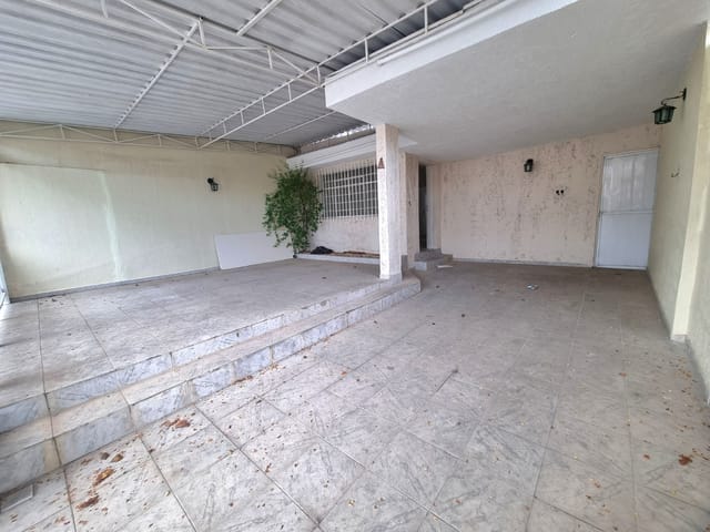 Casa com 218m² 4 quartos e 2 banheiros, à venda, no bairro Chácara Galega em Pindamonhangaba