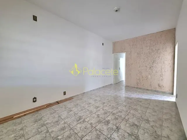 Casa com 218m² 4 quartos e 2 banheiros, à venda, no bairro Chácara Galega em Pindamonhangaba
