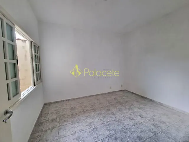 Casa com 218m² 4 quartos e 2 banheiros, à venda, no bairro Chácara Galega em Pindamonhangaba