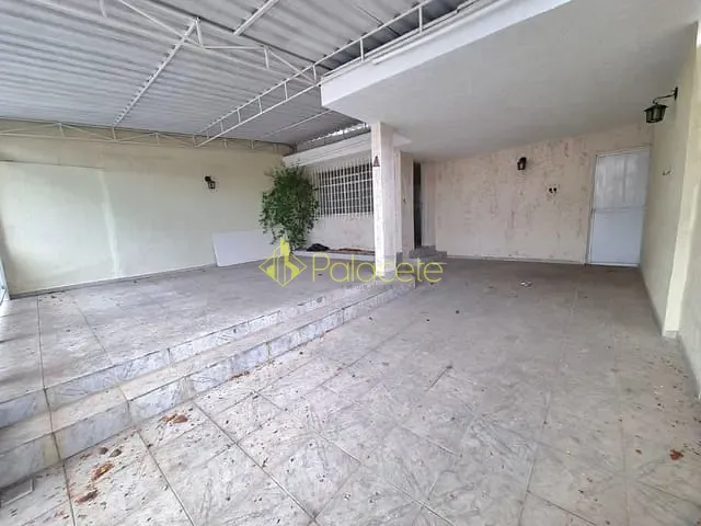 Casa com 218m² 4 quartos e 2 banheiros, à venda, no bairro Chácara Galega em Pindamonhangaba