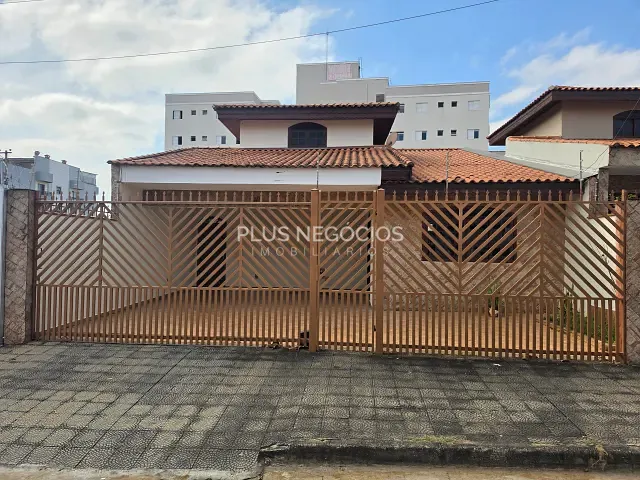 Casa com 250m² 3 quartos e 3 banheiros, à venda, no bairro Jardim São Paulo em Sorocaba