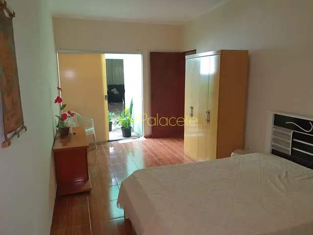 Casa com 200m² 3 quartos e 1 banheiro, à venda, no bairro Esplanada Santa Helena em Taubaté