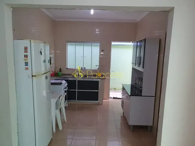 Casa com 200m² 3 quartos e 1 banheiro, à venda, no bairro Esplanada Santa Helena em Taubaté
