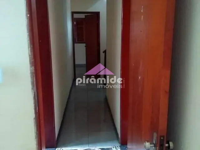 Casa com 250m² 3 quartos e 3 banheiros, à venda, no bairro Jardim Torrão de Ouro em São José dos Campos