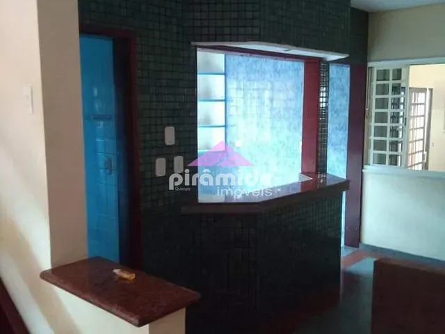 Casa com 250m² 3 quartos e 3 banheiros, à venda, no bairro Jardim Torrão de Ouro em São José dos Campos