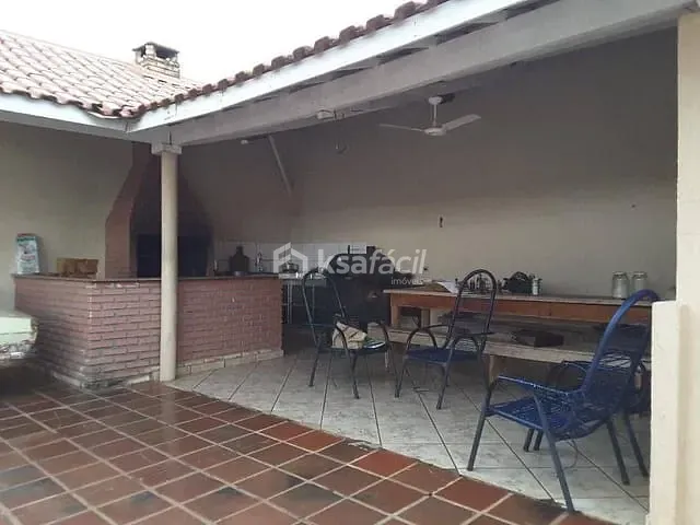 Casa com 400m² 2 quartos e 1 banheiro, à venda, no bairro Residencial Ana Maria do Couto em Campo Grande